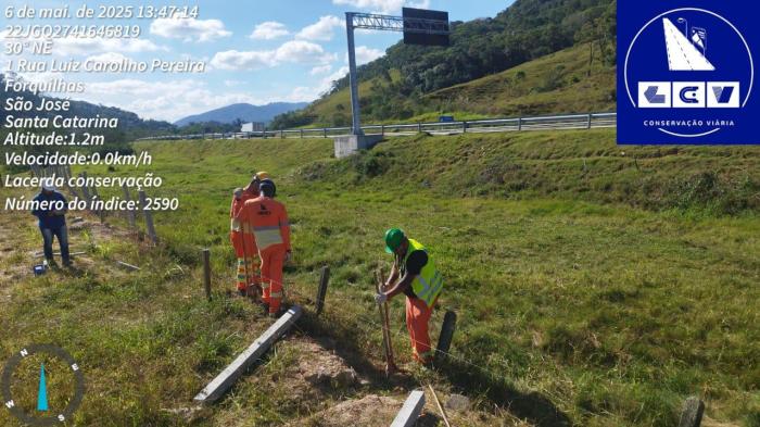 IMPLANTAÇÃO DE CERCA-Obra Arteris Litoral Sul